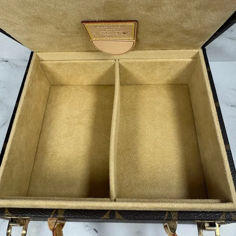 Louis Vuitton Murakami Jewelry Box Trunk MOCA Monogram Superflat Bag LV Hands